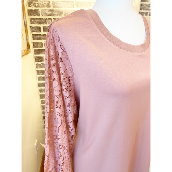 NWT {Rose+Olive} Lace Sleeve Top - Picture 2 of 7